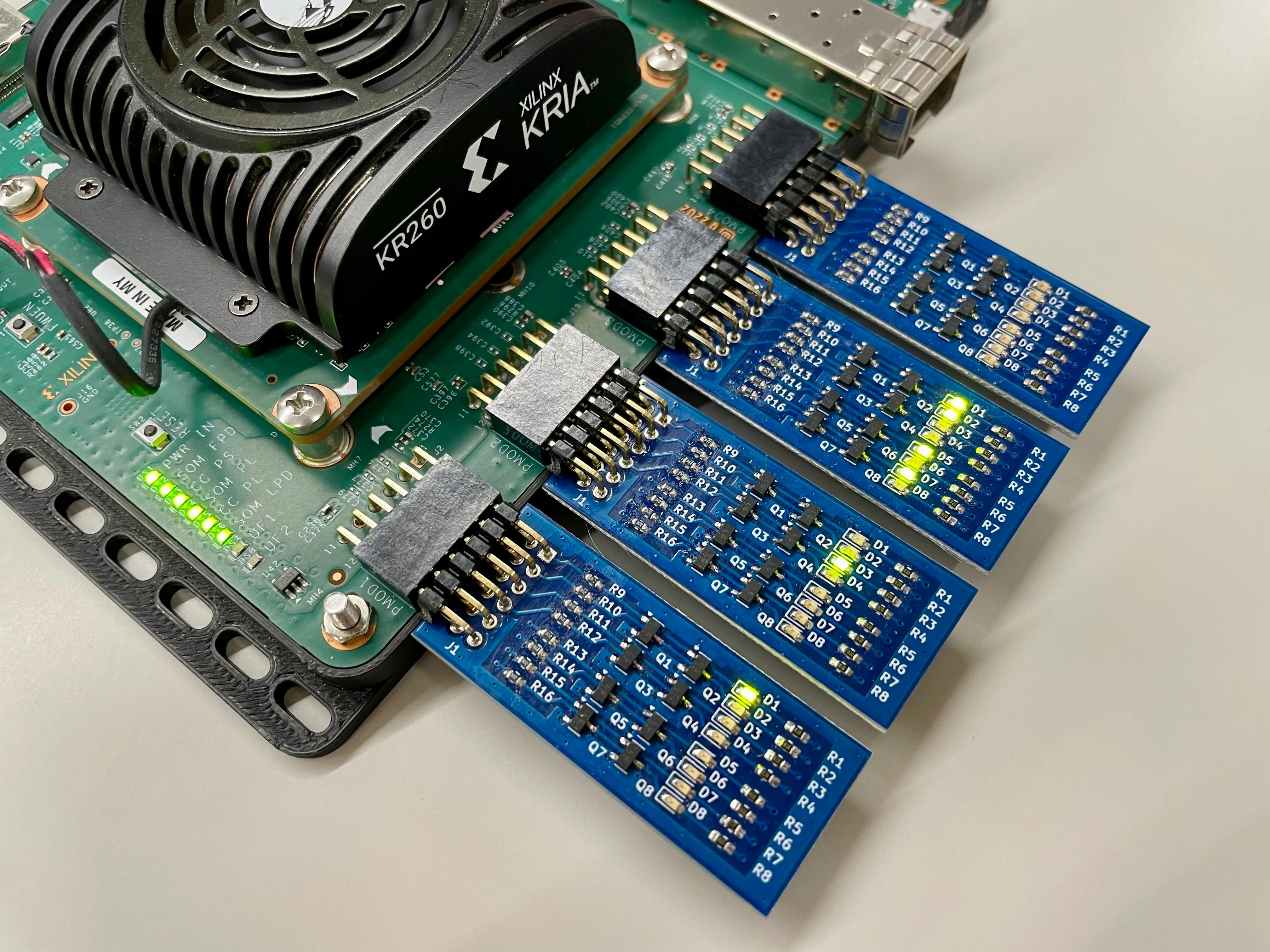推論した検出数と最短距離を LED にリアルタイム出力