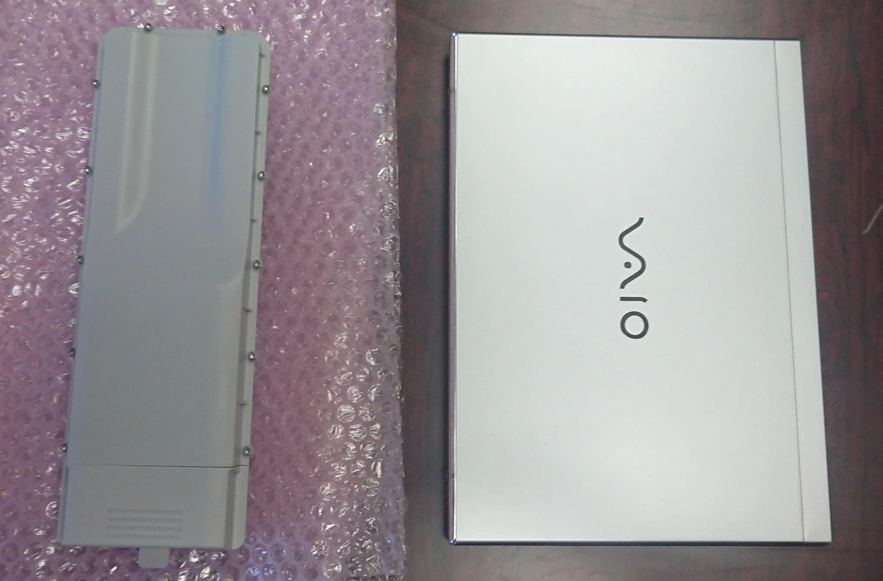 図7 TerraNet本体(左)とノートPCとのサイズ比較