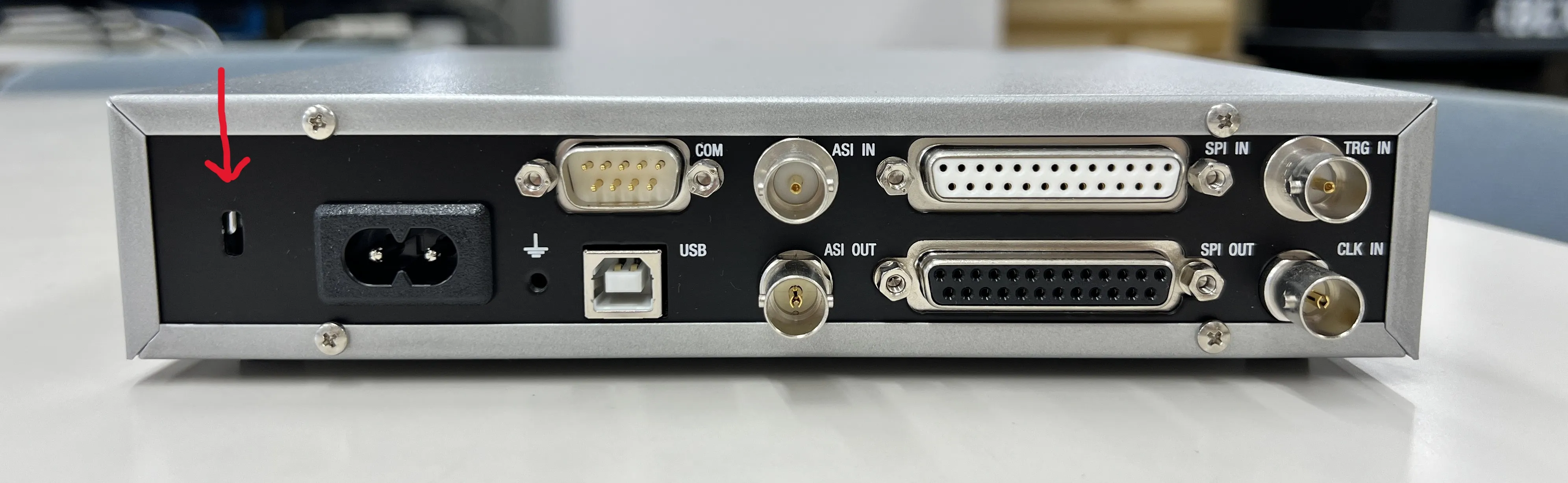 SCU1200シリーズ 背面